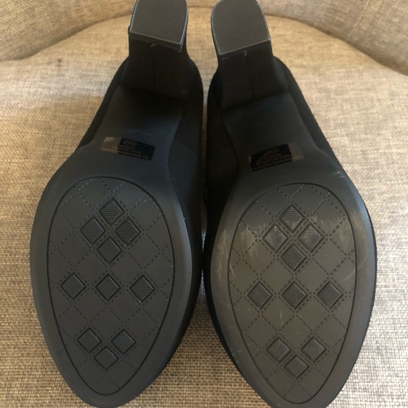 Classic Heels - Picture 4 of 8